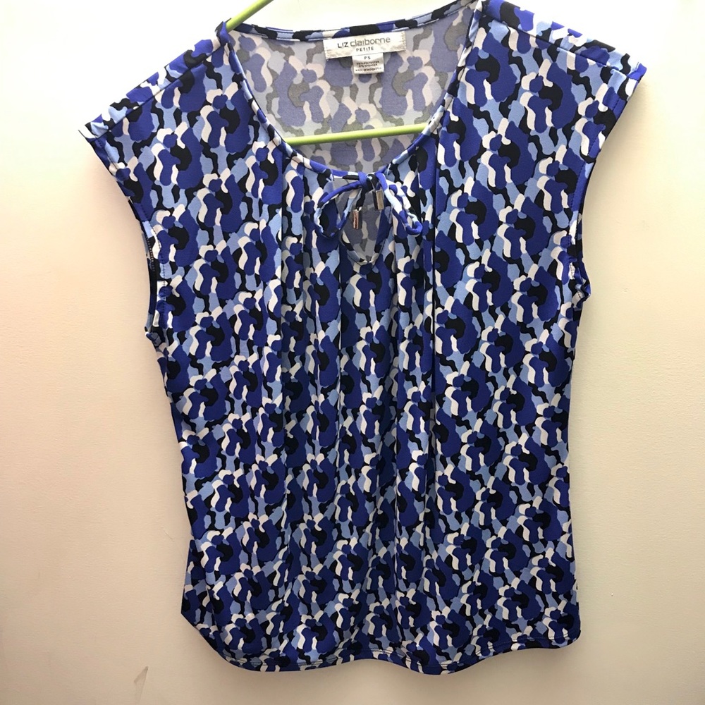 Liz Claiborne Blue patterned SM key hole top
